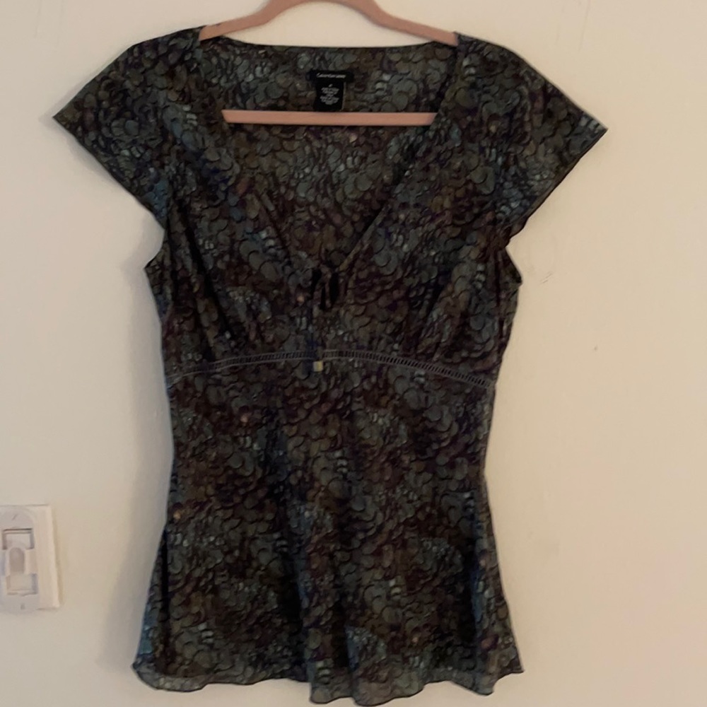 Calvin Klein size M 100% Cotton v-neck shirt